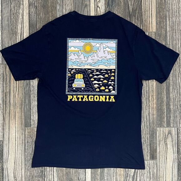 🔥 PATAGONIA Summit Road Graphic Tee Regular Fit -Navy Blue- Men Sz M - EXCELLEN - Picture 1 of 7